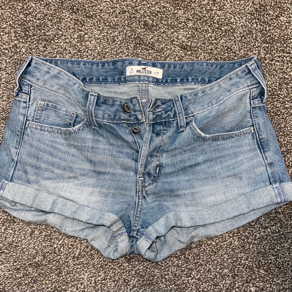 Super low waisted holister jean shorts